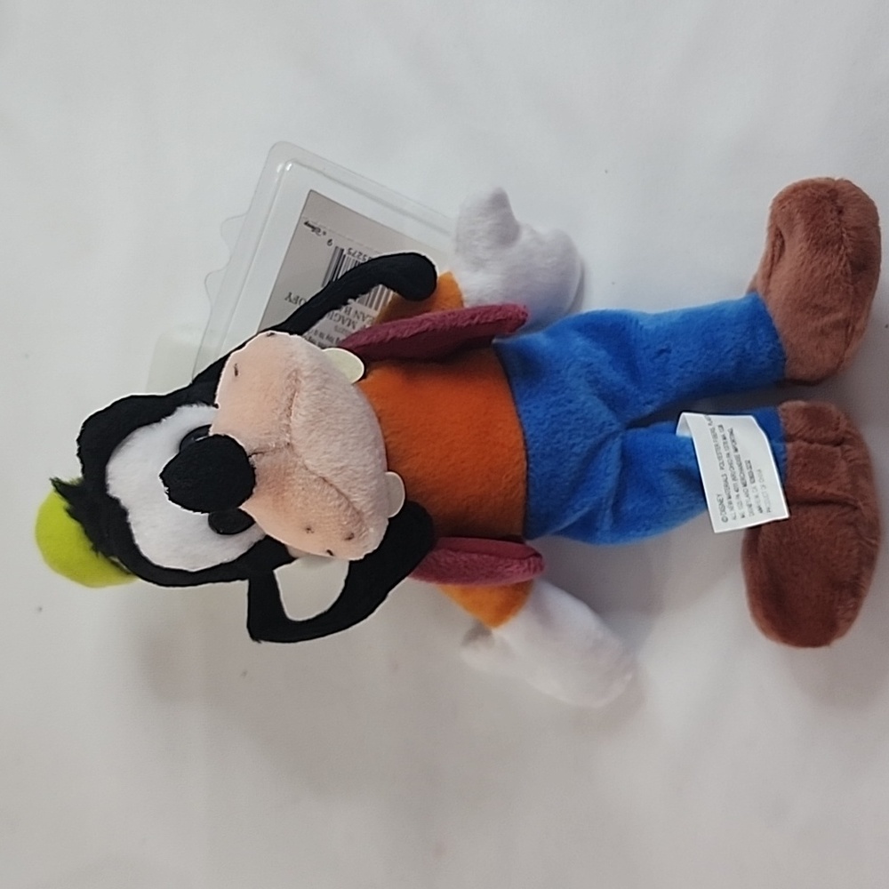 Vintage NWT Disney Goofy Plush Y2K 45 Years of Magic Disneyland Figurine